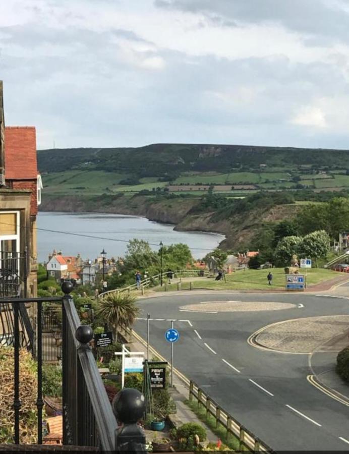 مبيت وإفطار روبن هودز باي The Wayfarer, Robin Hoods Bay المظهر الخارجي الصورة